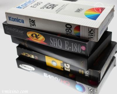   VHS mini-DV. 